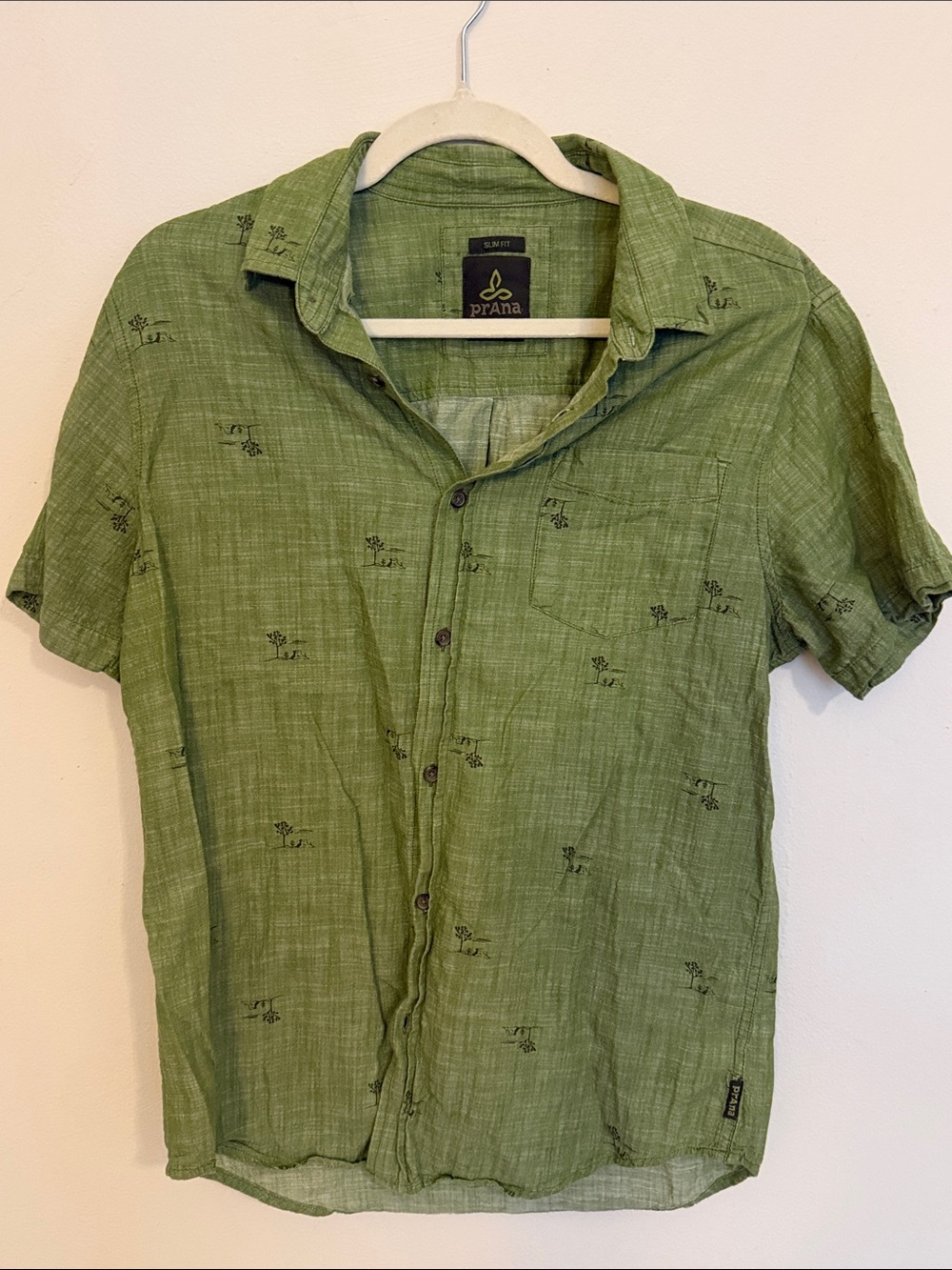 Prana Men's Green Short-Sleeve Button-Down Shirt with Subtle Print